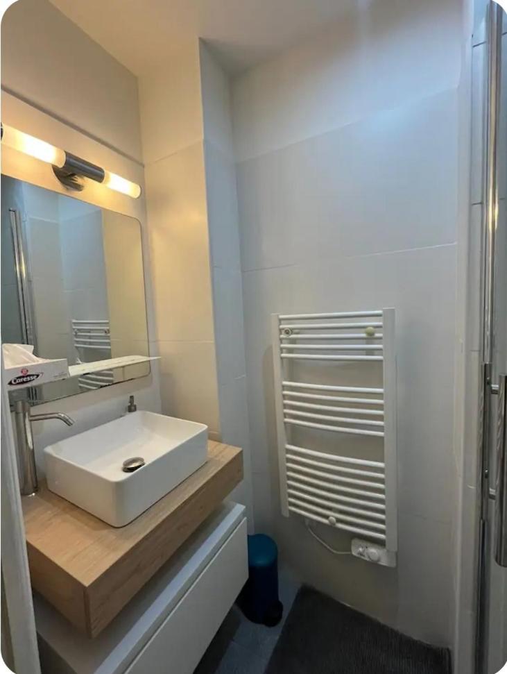 Apartment Free Parking! 3 Pieces Calme Proche Port & Centre Nizza